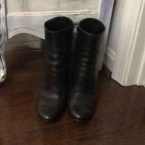 Short black leather Marc Fischer boots like new